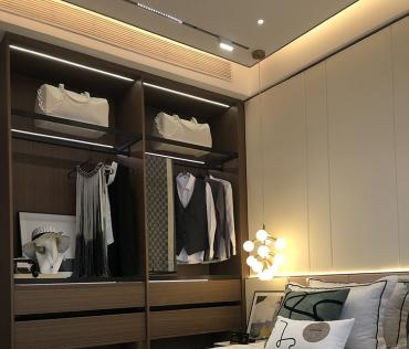 售樓部樣板間深色木紋膜效果呈現(xiàn)-PVC木紋膜案例